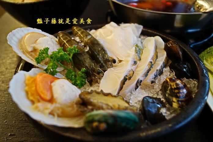 鍋無二極鮮鍋物.豐原火鍋巴蜀麻辣.東北酸菜.金黃泡菜道地好湯頭【豔子藤就是愛美食】