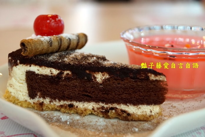 熾天使Kitty主題餐廳．一中街商圈紅樓卡哇伊【豔子藤就是愛美食】