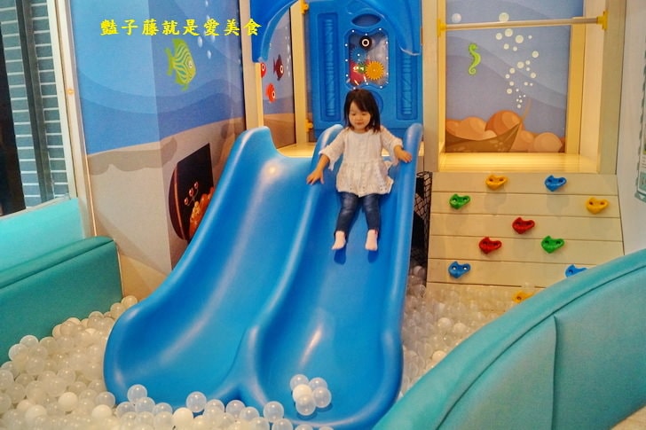 【Umi親子廚房海洋館】台中海洋風主題親子餐廳．海底世界總動員．溜滑梯球池．迷你版親子廚房嗨翻天