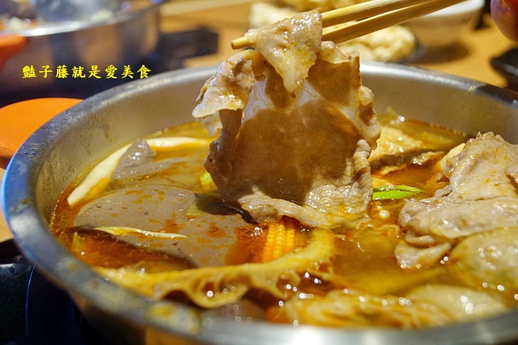 【鬼椒一番鍋】新竹火鍋美食.鬼椒麻辣霜降牛肉鍋.吃香又喝辣.鬼椒必點特色鍋.肉骨茶小排鍋.豬腩排入味好吃