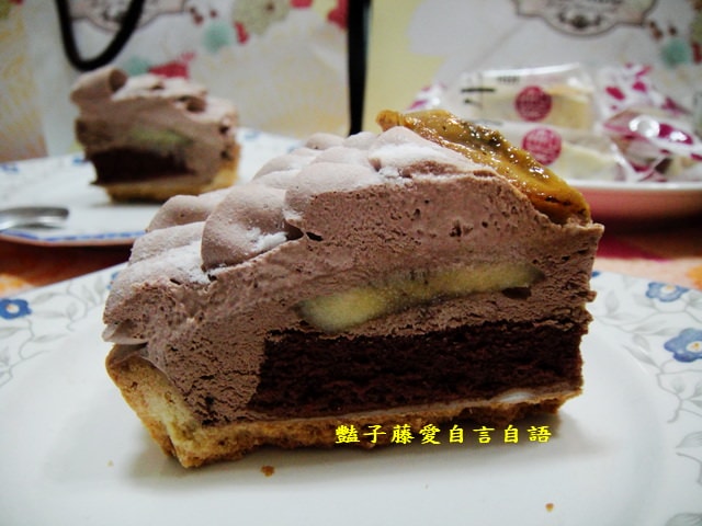 甜食糕點＆拉米爾法式烘焙夢工場。香蕉巧克力牛乳派和超濃牛乳牛軋糖的幸福之味【豔子藤美食嚐鮮試吃報告】