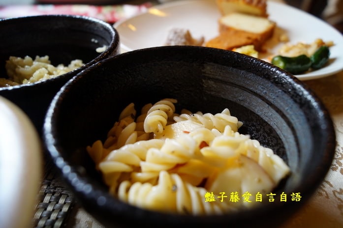 虎尾生機廚房．日式建築吃歐式素食自助餐【豔子藤就是愛美食】