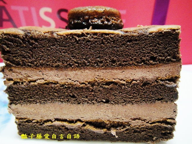 甜食糕點＆金格食品。法式馬卡龍巧克力彌月蛋糕【豔子藤美食嚐鮮試吃報告】