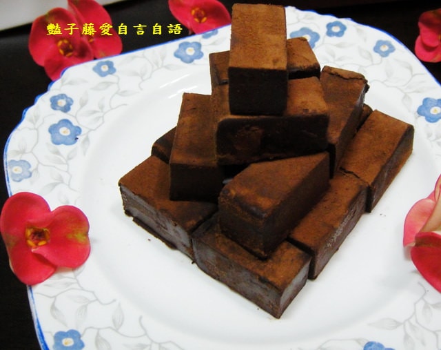 甜食糕點＆台中coconia。烏干達85%生巧克力苦甜酒香濃郁【豔子藤美食嚐鮮試吃報告】
