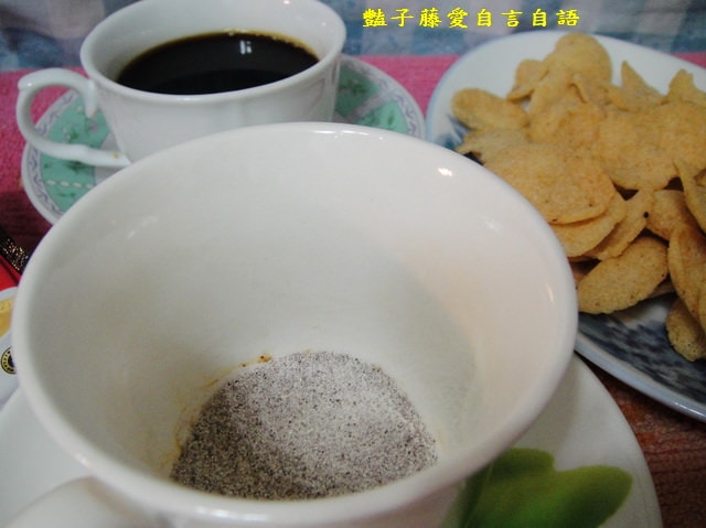 茶點零食＆綠森林米奇熊。泰國MANORA蝦餅+越南G7黑咖啡、三合一咖啡【豔子藤美食嚐鮮試吃報告】