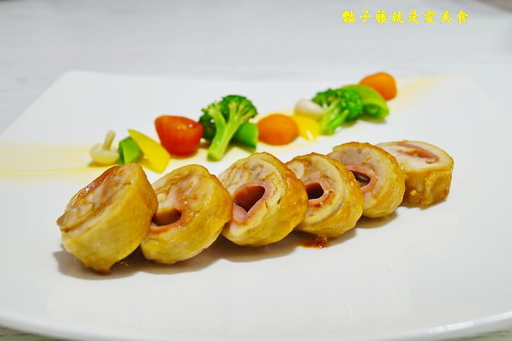 【台中梨子咖啡館】臺中音樂美食餐廳.碳烤頂級肋眼牛排.酥烤德國豬腳.關東風壽喜燒.崇德店得饗主宴