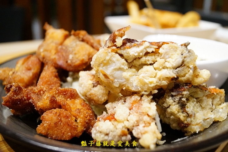 【光蠟樹喫茶館】酥炸軟殼蟹日式人氣招牌．壽喜松阪超下飯料理．香蕉巧克力冰淇淋金磚好吃到不行