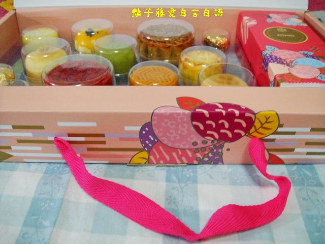 星球月餅之美味探險。2013金格采吟月中秋禮盒【豔子藤美食嚐鮮試吃報告】
