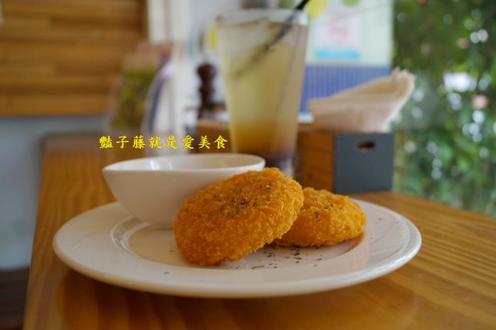 台中北平路美食．加湯專賣好湯．奶油起司焗烤麵包彈好食【豔子藤就是愛美食】