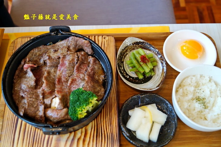 【小樂圓和洋餐食】台中親子餐廳.關東煮與牛小排和風壽喜鍋.庭院大沙池.旋轉透明溜滑梯.好吃好玩