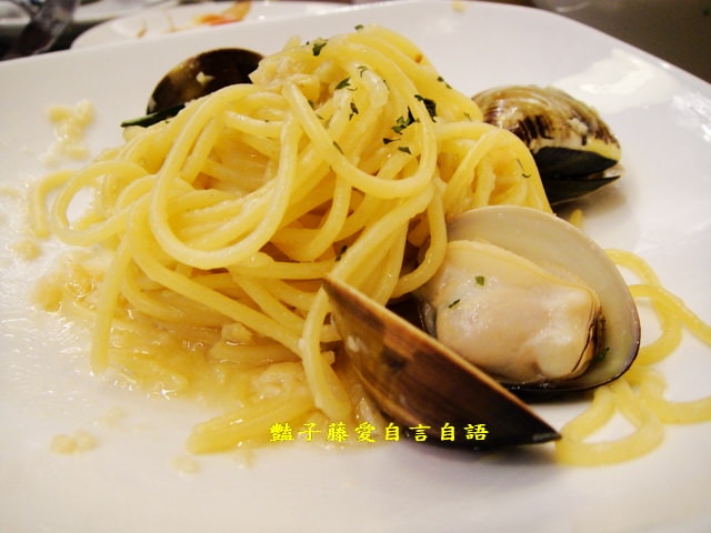 台中異國美食＆亞加珞義式廚房焗烤燉飯義大利麵披薩吃到飽【豔子藤就是愛美食】