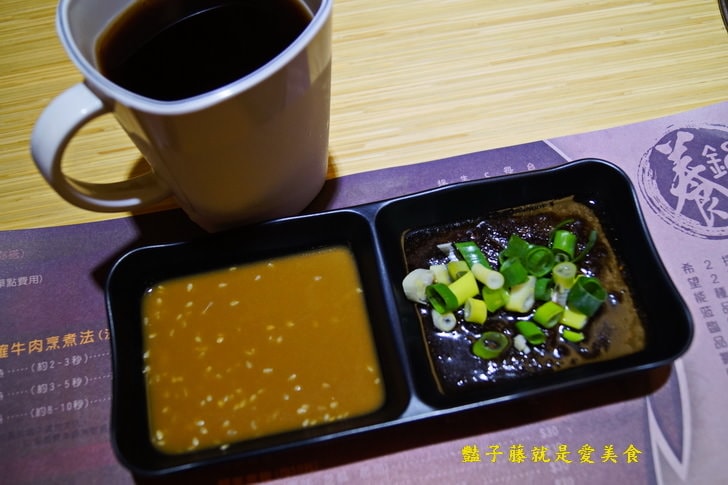 【養鍋石頭鍋涮涮鍋】台中逢甲美食.東北酸白菜霜降珍豬鍋.山藥牛奶低脂牛肉鍋.多種品鍋自由選