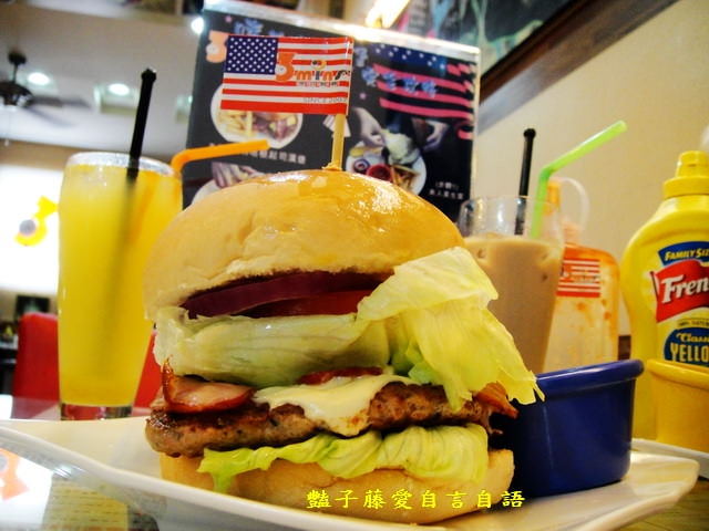 台中3mins美式餐廳豬肉花生培根起司美式巨堡大口吃【豔子藤就是愛美食】登上聯合新聞網首頁