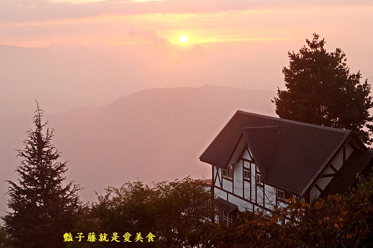 【清境茲心園山莊】南投住宿旅遊．湖光山色．落日餘暉．清境民宿雲霧飄渺．許自己一個放空悠閒的假期