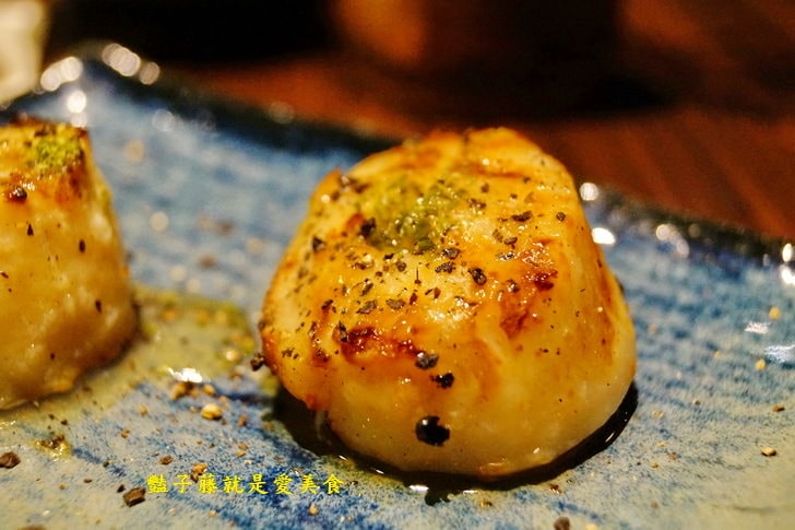 【新竹城隍廟美食】新竹Moibon炭火串燒．日式居酒屋也有好吃的美式炭烤沙朗牛排．甜點日式烤麻糬燒完美必點