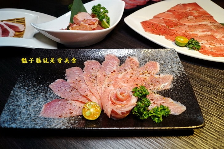 【Nikuniku肉肉燒肉五權西店】台中燒肉.1680豚肉雙人套餐.伊比利豬.松阪豬.海鮮干貝大草蝦.北谷櫻桃鴨幸福饗宴