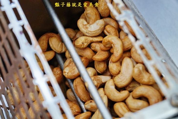 【夯伯燒烤萬用爐】360度自動旋轉炭火烤肉爐．翻轉吧！輕鬆烤全雞．豔子藤就是愛美食