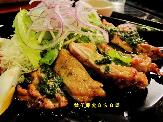 大戶屋日式定食．炭烤雞肉沙拉和豬肉泡菜土鍋蓋飯都很厲害【豔子藤就是愛美食】