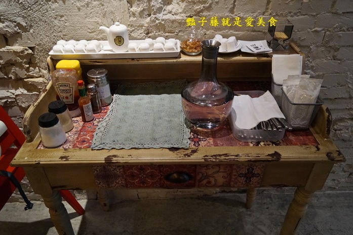 台中異國美食．昨日花卷跨界料理．血汗捏造牛肉堡招牌花卷好食【豔子藤就是愛美食】