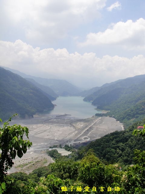 南投景觀餐廳&塔洛彎。烤得香噴噴的擺夷甕仔雞【豔子藤就是愛美食】感謝推薦登上聯合新聞網首頁