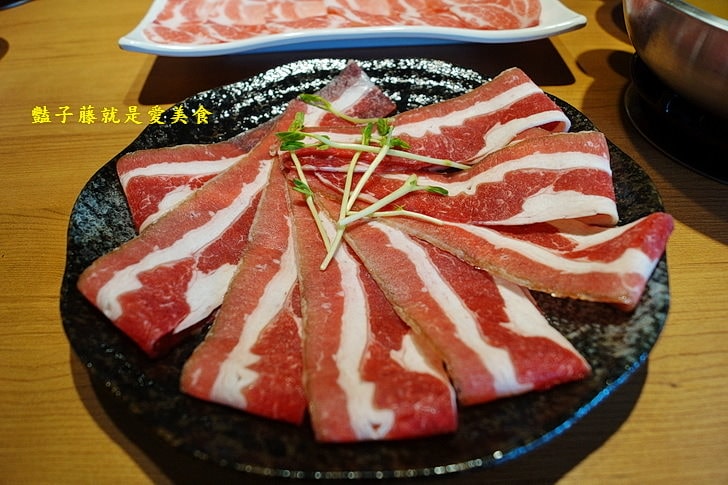 【肉多多火鍋】台中暴龍級火鍋第一品牌.挑戰肉食主義者大胃王.噶瑪蘭盤克夏優選豚美味意難忘／豔子藤
