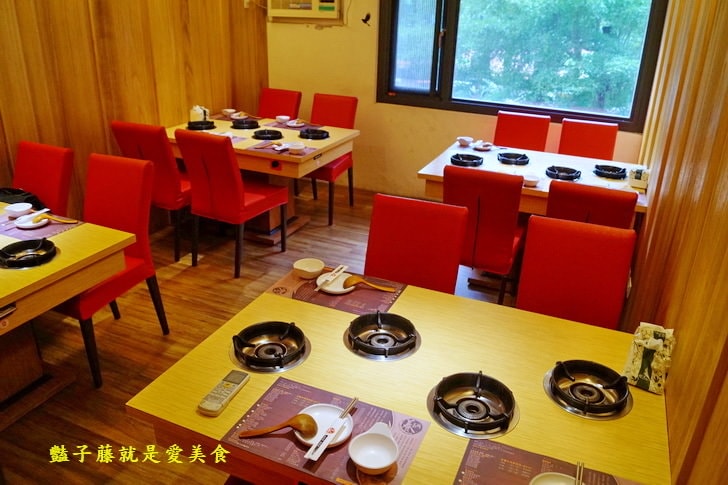 【養鍋石頭鍋涮涮鍋】台中逢甲美食.東北酸白菜霜降珍豬鍋.山藥牛奶低脂牛肉鍋.多種品鍋自由選
