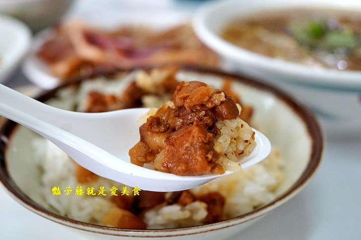 【大雅正統魷魚羹羊肉羮】台中大雅在地小吃．食尚玩家報導台灣小吃．羊肉炒飯與魷魚羹和肉角飯是人氣招牌