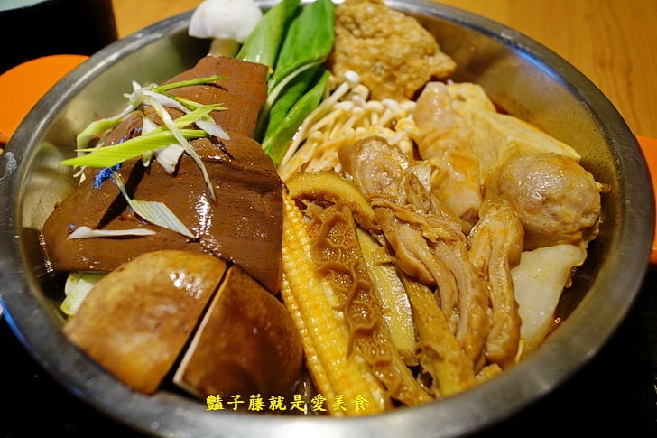 【鬼椒一番鍋】新竹火鍋美食.鬼椒麻辣霜降牛肉鍋.吃香又喝辣.鬼椒必點特色鍋.肉骨茶小排鍋.豬腩排入味好吃