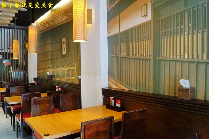 【麵屋一龍拉麵專門店】台中好吃拉麵推薦．豬肋排拉麵吮指回味．豚骨湯頭濃厚醇香．就愛海老蝦味拉麵