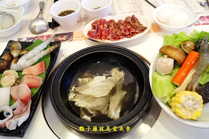 【白米淇花媽火鍋物】逢甲鍋物.粥底海鮮鍋很私房.避冬暖暖鍋麻油雞.花媽特選養肝鮮蜆海鮮鍋.素食蔬食燒酒雞