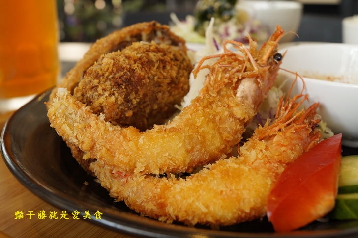 【光蠟樹喫茶館】台中下午茶.QQ珍珠冰淇淋鬆餅.丹麥金磚吐司.奶蓋綠茶.抹茶綠拿鐵.豔子藤美食地圖