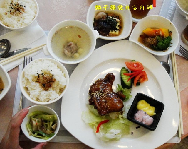 統一渡假村谷關溫泉養生會館松饕樓。日式溫泉套餐蒲燒雞腿排+和風香酥魚排+下午茶【豔子藤就是愛美食】