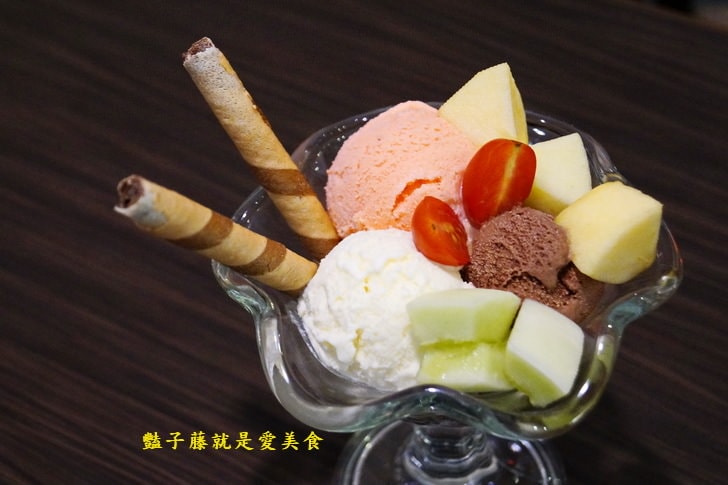 玻爾咖啡館．起司燻雞比利時鬆餅與藍寶石曼特寧的幸福下午茶【豔子藤就是愛美食】