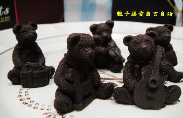 甜食糕點＆愛上巧克力Ｑpoints熊家族情人節禮盒。可愛到不行【豔子藤美食嚐鮮試吃報告】
