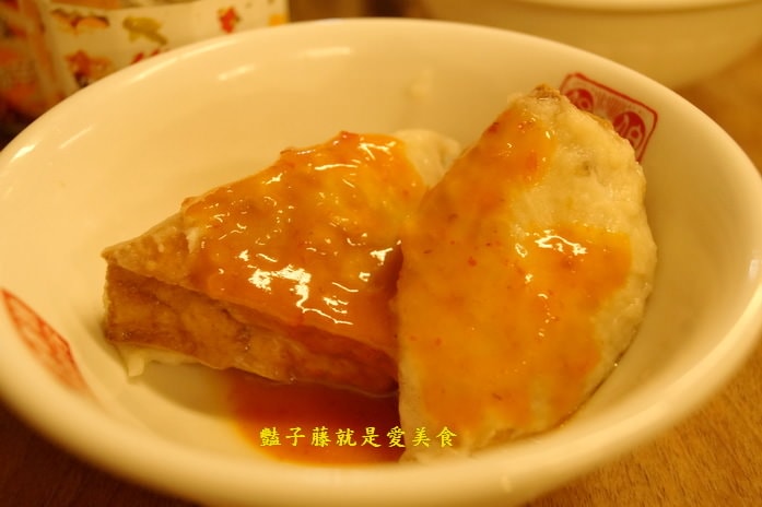 九份老街美食魚丸伯仔．古早味魚丸湯豆干包【豔子藤就是愛美食】
