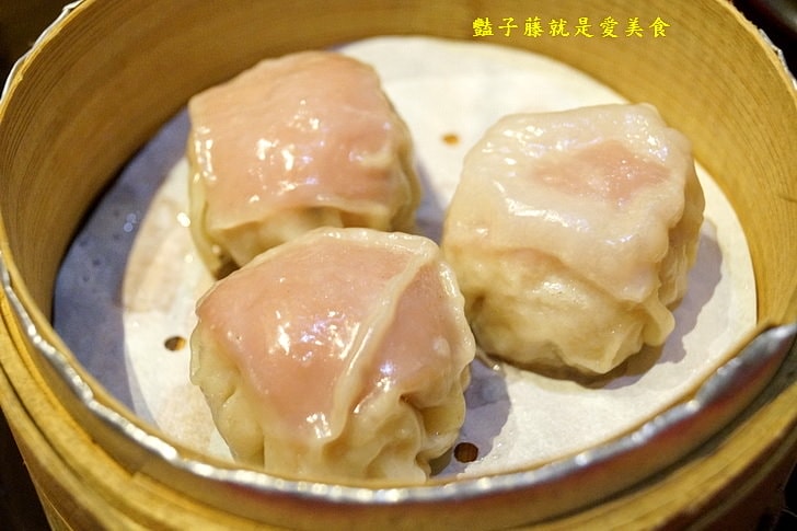 【紅點港飲食販店】台中港式飲茶．味菜蒸肥腸和蟹柳花枝餃蒸正點．波蘿包烤香點．燒臘點蜜汁叉燒