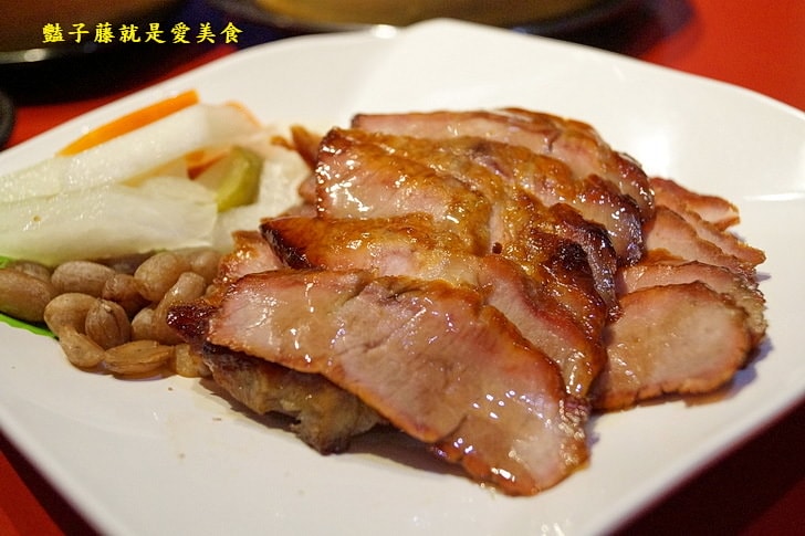 【紅點港飲食販店】台中港式飲茶．味菜蒸肥腸和蟹柳花枝餃蒸正點．波蘿包烤香點．燒臘點蜜汁叉燒