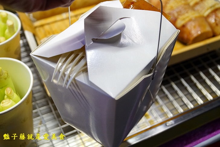 【台灣瘋炸雞】大里國際觀光夜市．東東美食魷魚．一尺古井紅茶炸奶．台中夜市小吃必吃攻略