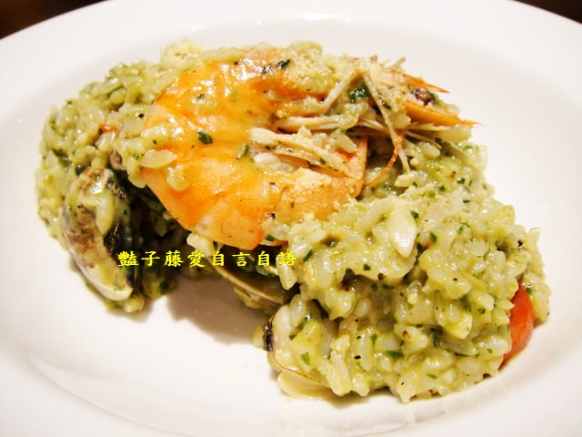 台中異國美食＆納尼亞義式餐廳手工窯烤披薩美味義大利麵吃到飽【豔子藤就是愛美食】