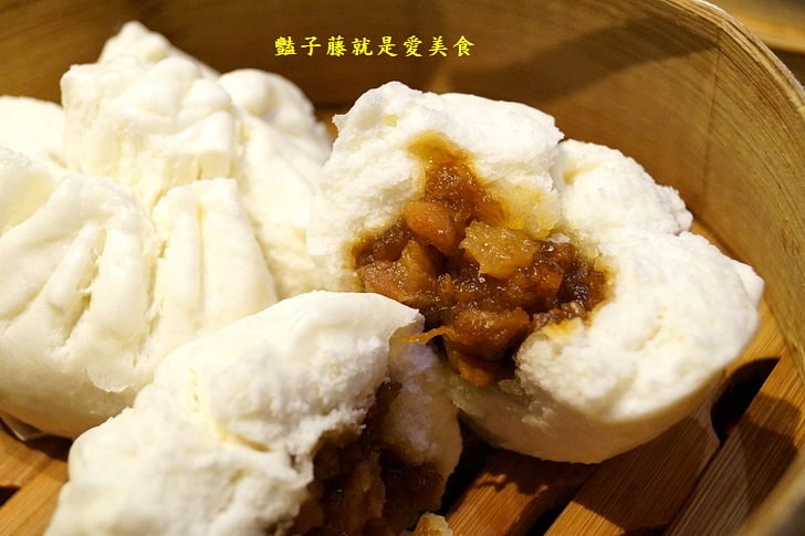 【紅點港飲食販店】台中港式飲茶．味菜蒸肥腸和蟹柳花枝餃蒸正點．波蘿包烤香點．燒臘點蜜汁叉燒