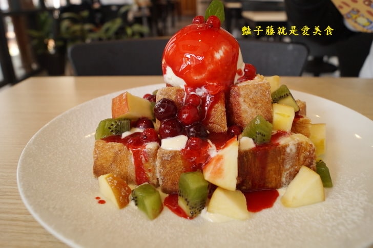 【光蠟樹喫茶館】台中下午茶.QQ珍珠冰淇淋鬆餅.丹麥金磚吐司.奶蓋綠茶.抹茶綠拿鐵.豔子藤美食地圖
