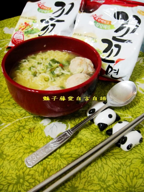 煮食麵點＆綠森林米奇熊韓國朴有天Kiss雞絲麵+Paldo咕咕麵【豔子藤美食嚐鮮試吃報告】