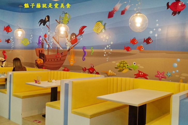 【Umi親子廚房海洋館】台中海洋風主題親子餐廳．海底世界總動員．溜滑梯球池．迷你版親子廚房嗨翻天