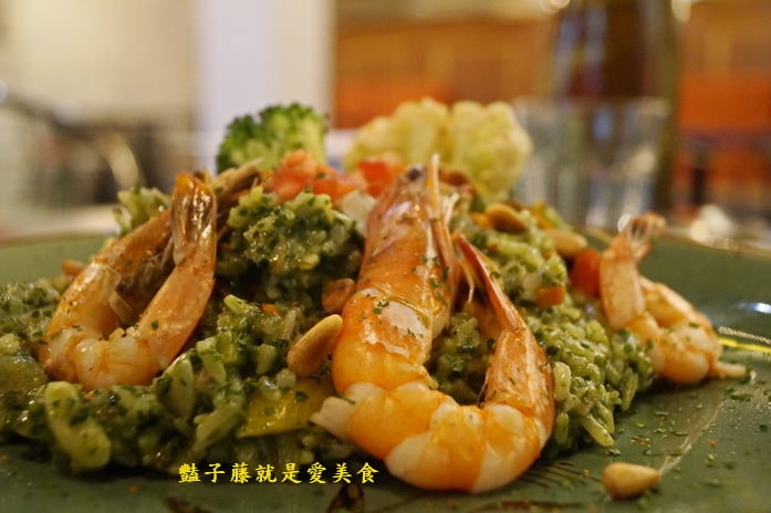 台中異國美食．昨日花卷跨界料理．血汗捏造牛肉堡招牌花卷好食【豔子藤就是愛美食】