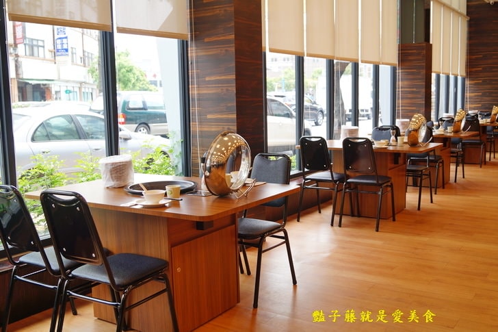 【蒸龍宴】台中大雅美食海鮮餐廳.秋蟹肥美.波士頓龍蝦鮮甜彈牙.精華粥底人間美味.蒸氣養生海鮮館.蒸食好料理