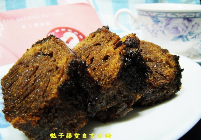甜食糕點＆第二顆鈕釦。伯爵核桃蜂蜜蛋糕～甜食的幸福滿足【豔子藤美食嚐鮮試吃報告】