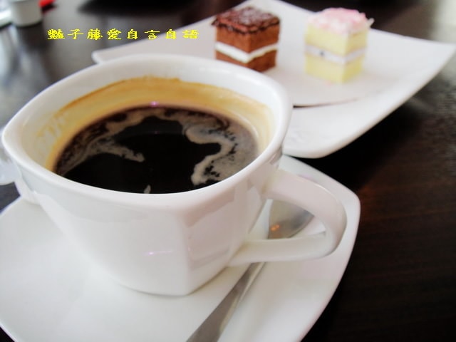 台中異國美食＆日光．郡美味饗宴燒烤香草豬肋排+鄉村香料烤春雞【豔子藤就是愛美食】