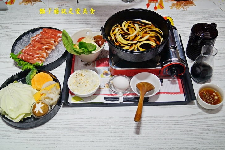 【台中梨子咖啡館】臺中音樂美食餐廳.碳烤頂級肋眼牛排.酥烤德國豬腳.關東風壽喜燒.崇德店得饗主宴