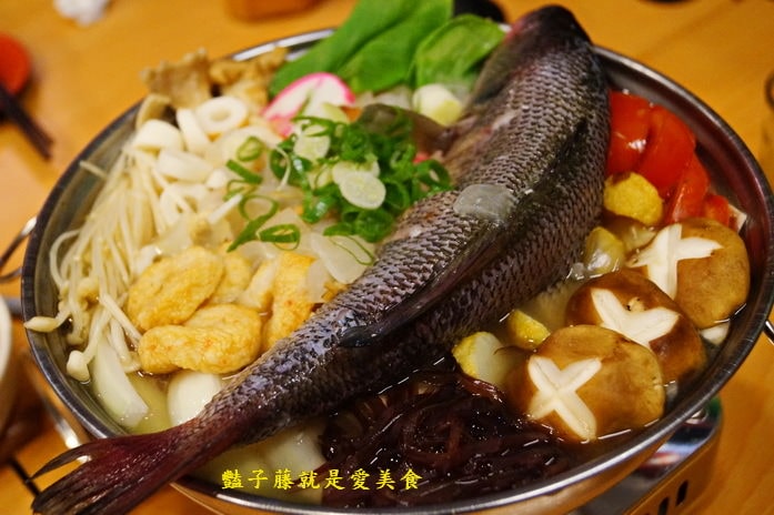 東來屋平價日式燒烤．霸王鮮蚵太吸睛串燒肉串好好吃【豔子藤就是愛美食】