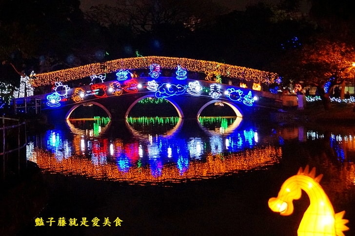 【2016中台灣燈會】與大嘴猴嬉遊台中．臺中公園燈區．日月湖水上花燈．音樂噴泉水舞表演
